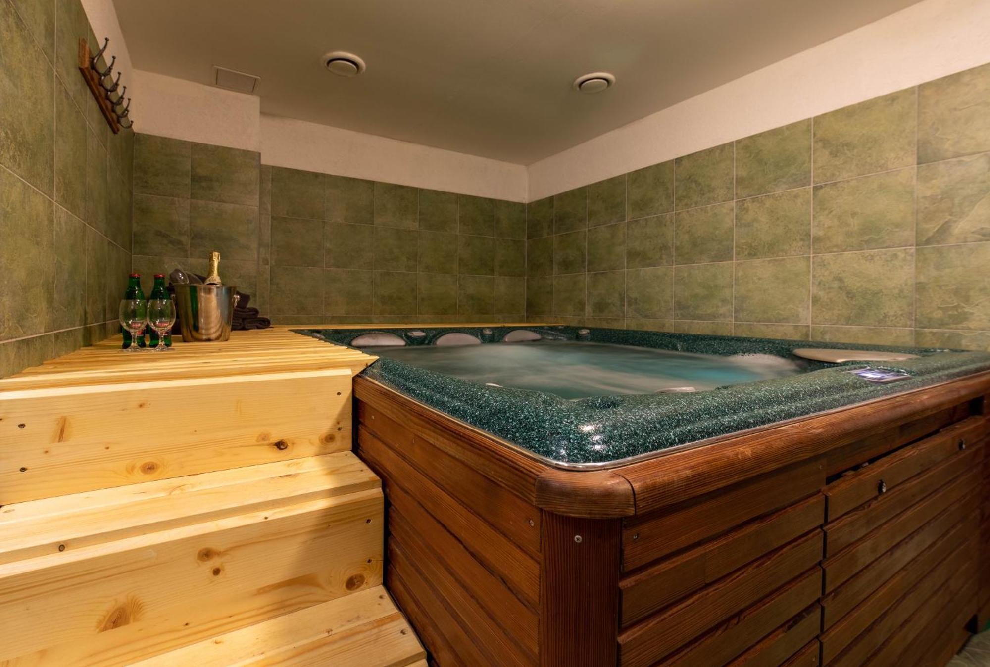 Hotel Liptov Holiday *** Липтовски-Трновец Экстерьер фото