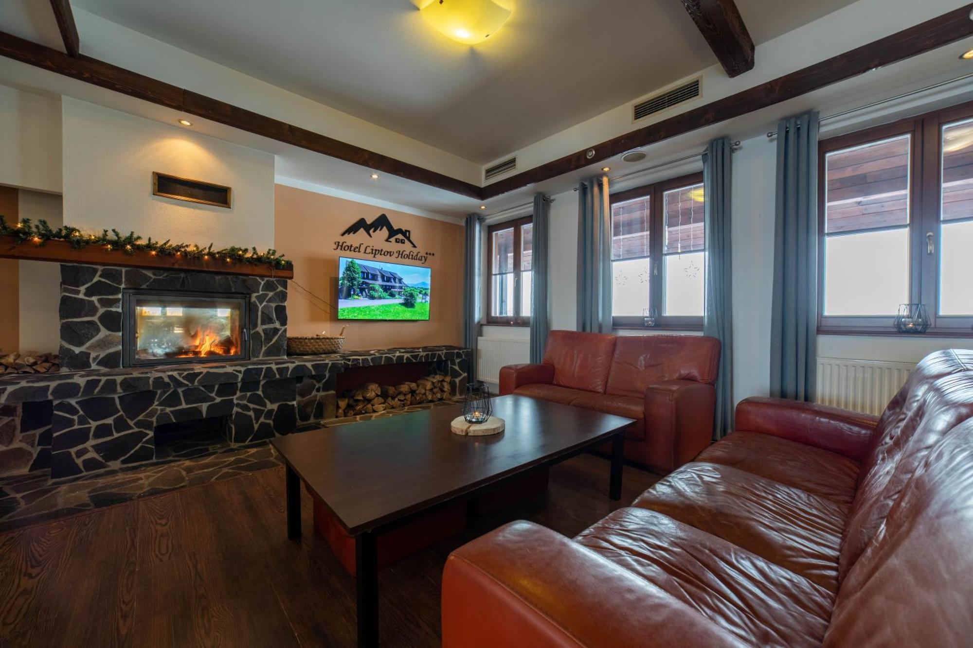 Hotel Liptov Holiday *** Липтовски-Трновец Экстерьер фото